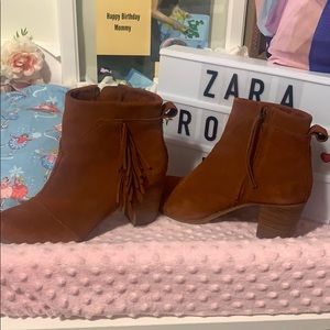 Tan “Toms” heels